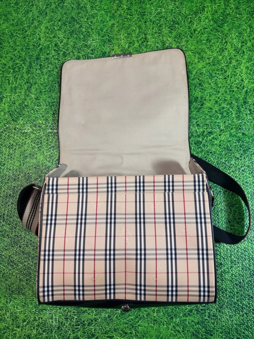 Vintage Messenger Burberry Nova Check Bag